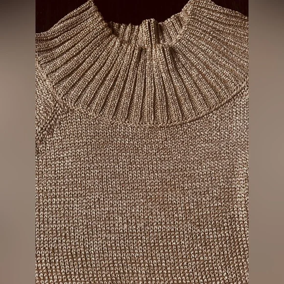Gold Knit Sweater with pockets - Picture 8 of 9